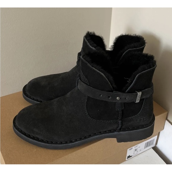 elisa ugg boot black
